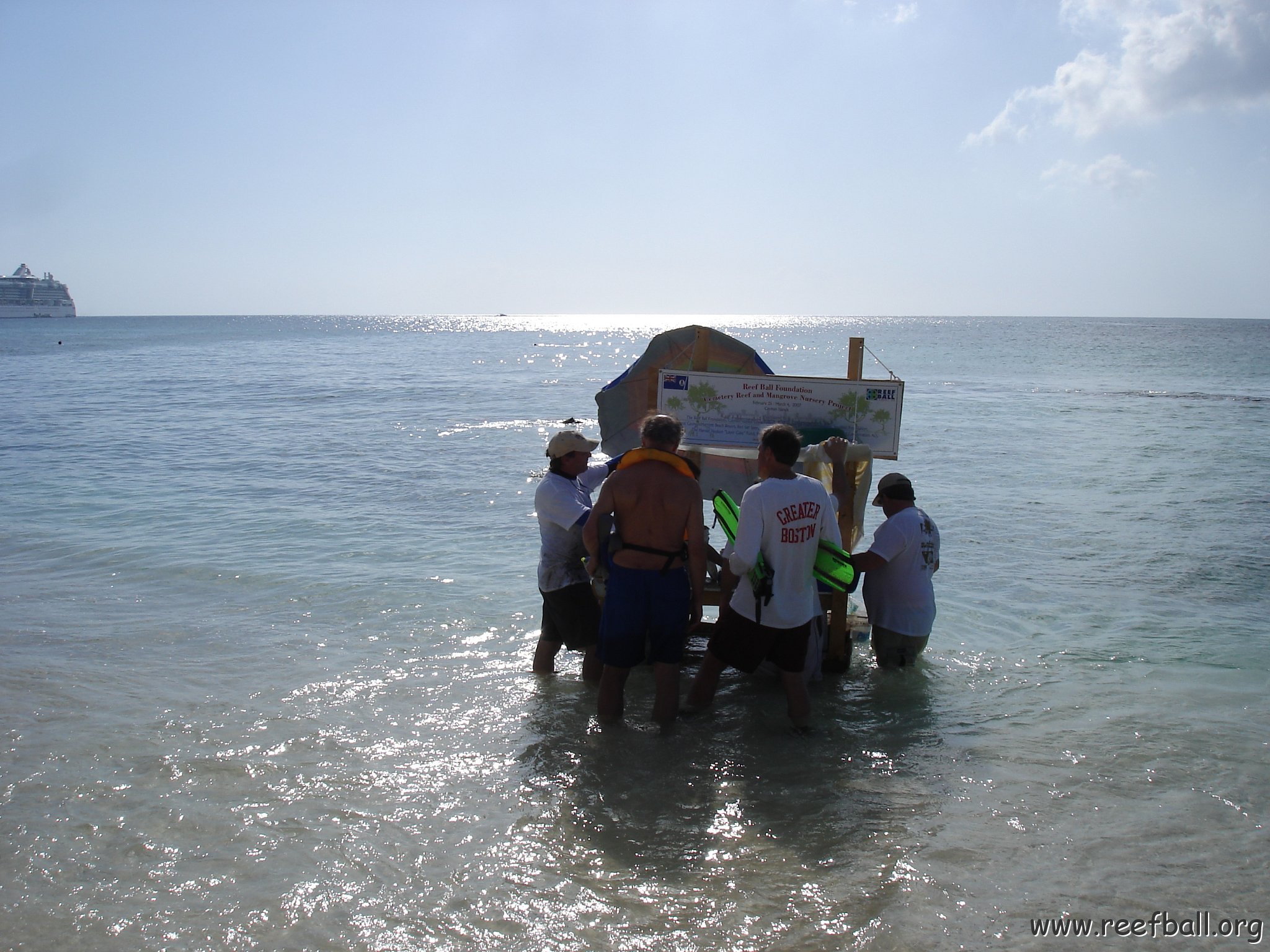 Larry_Grand_Cayman_070301 282 