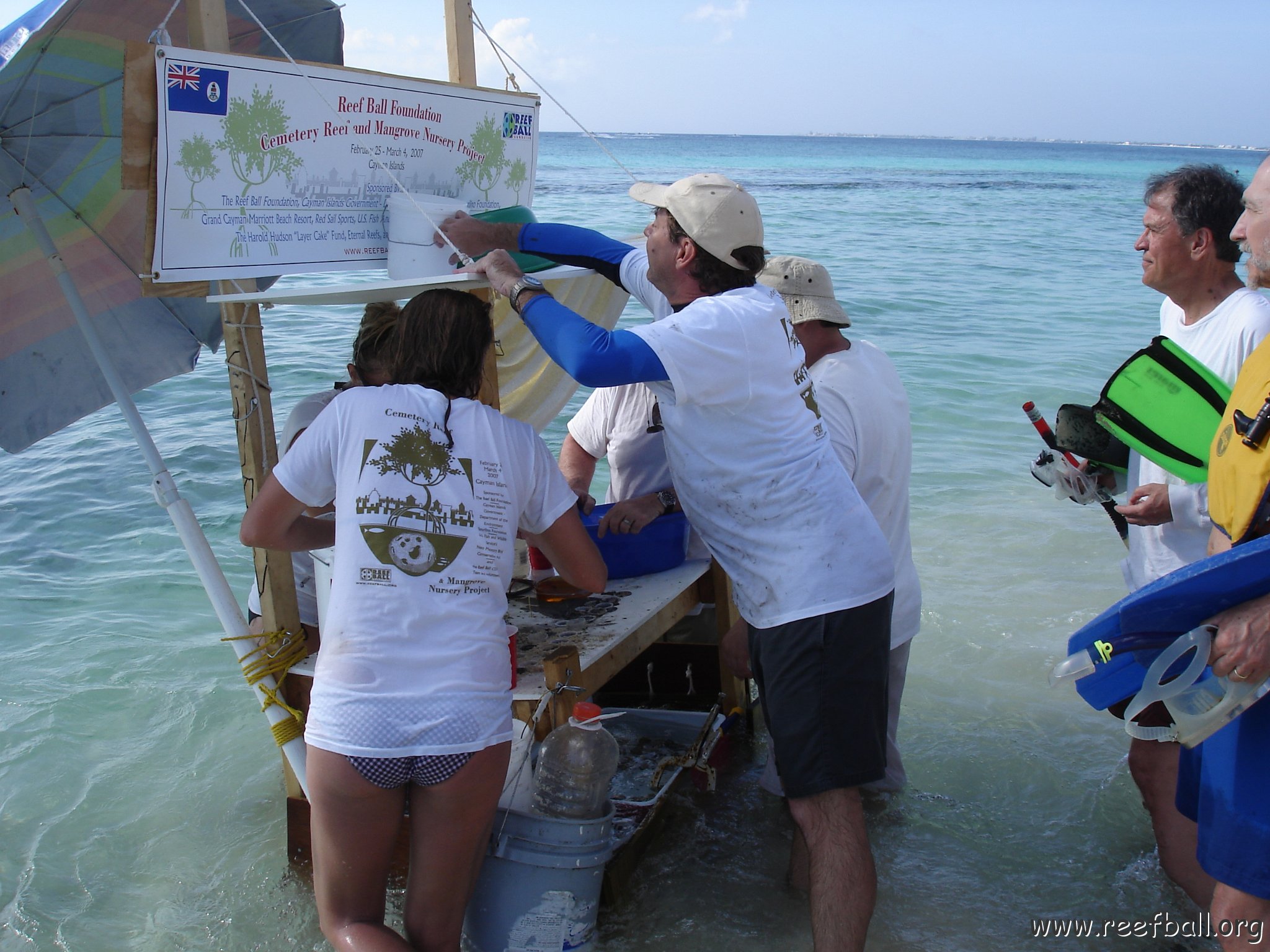 Larry_Grand_Cayman_070301 284 