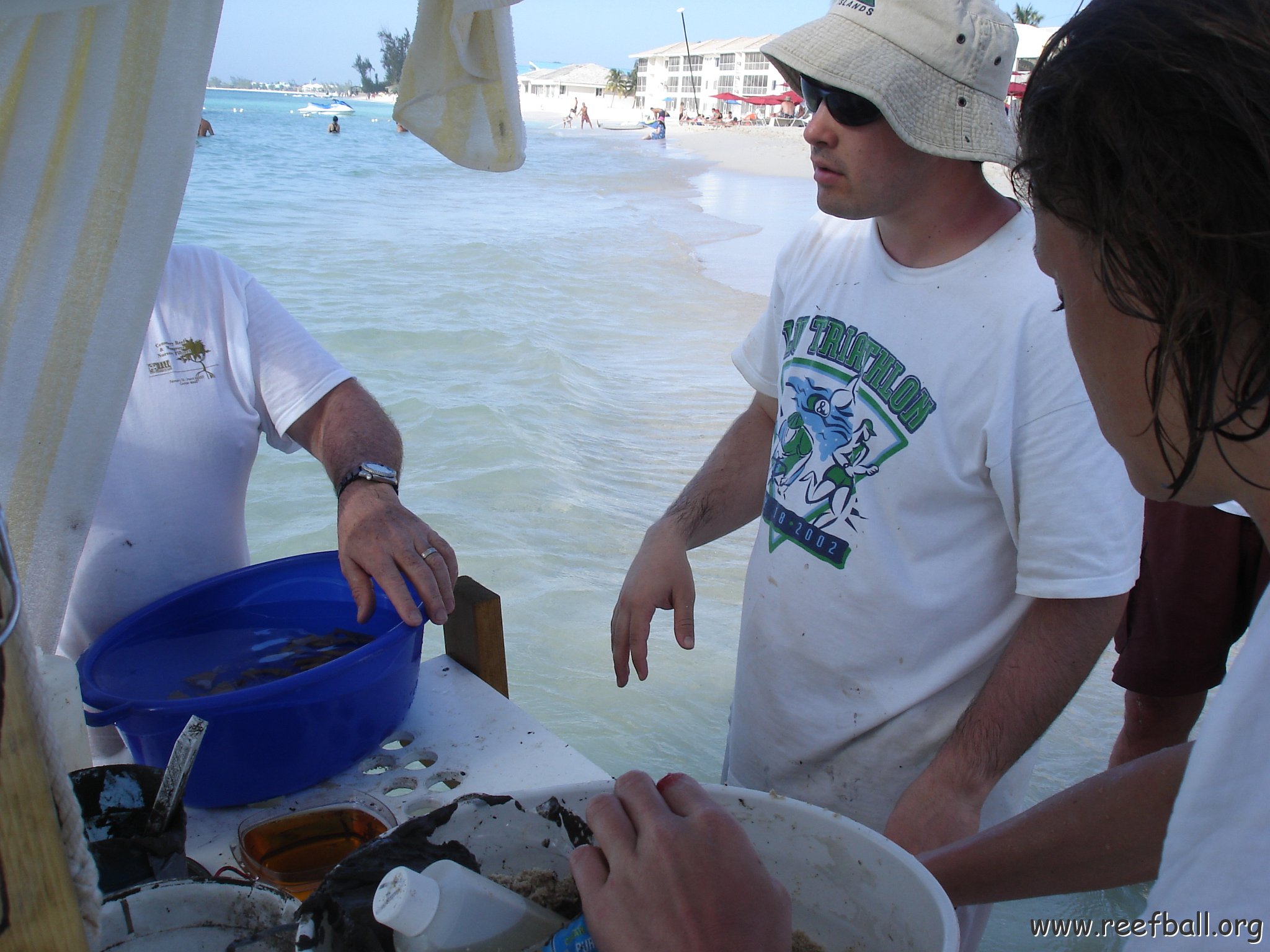 Larry_Grand_Cayman_070301 285 