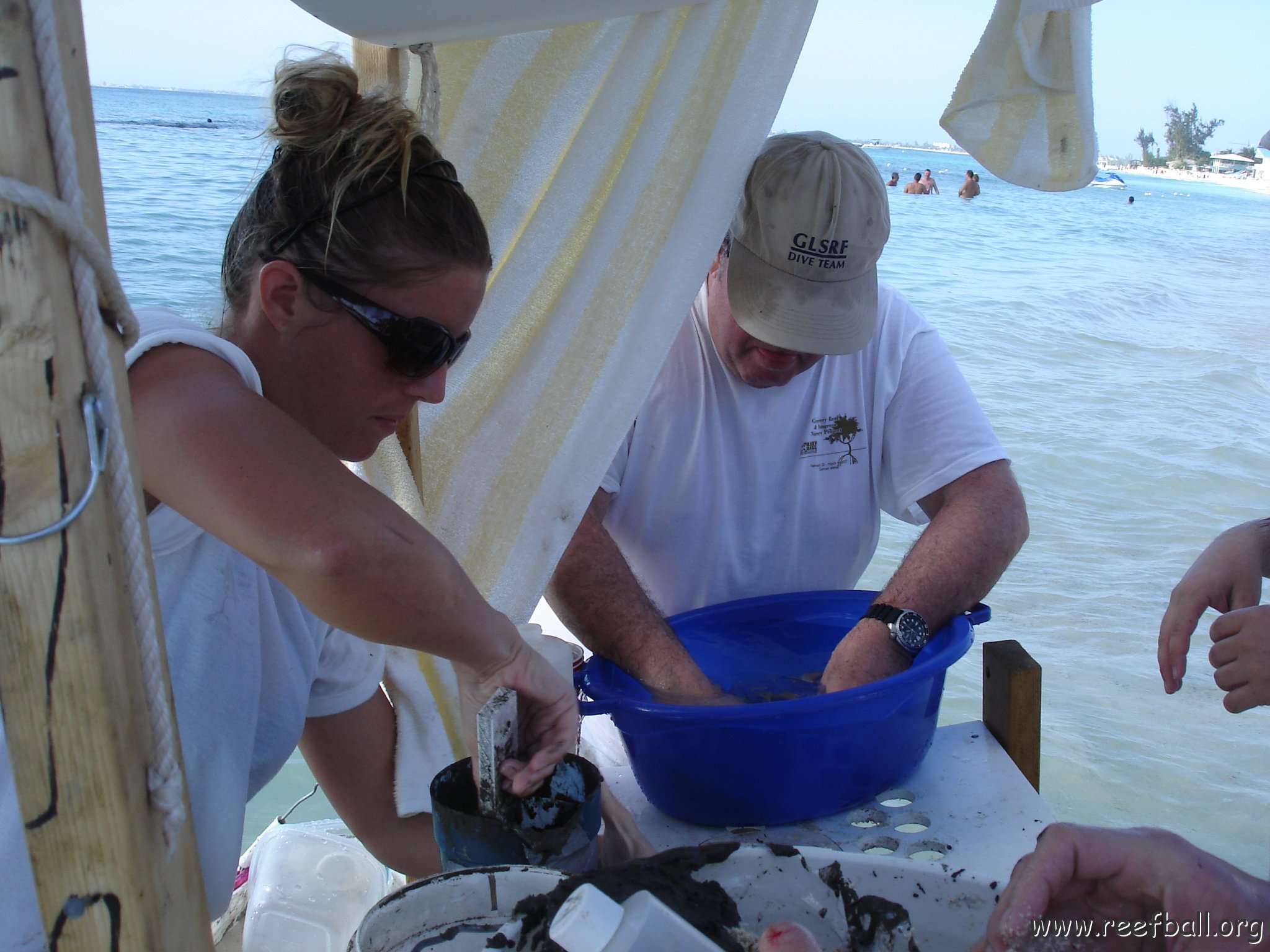 Larry_Grand_Cayman_070301 286 