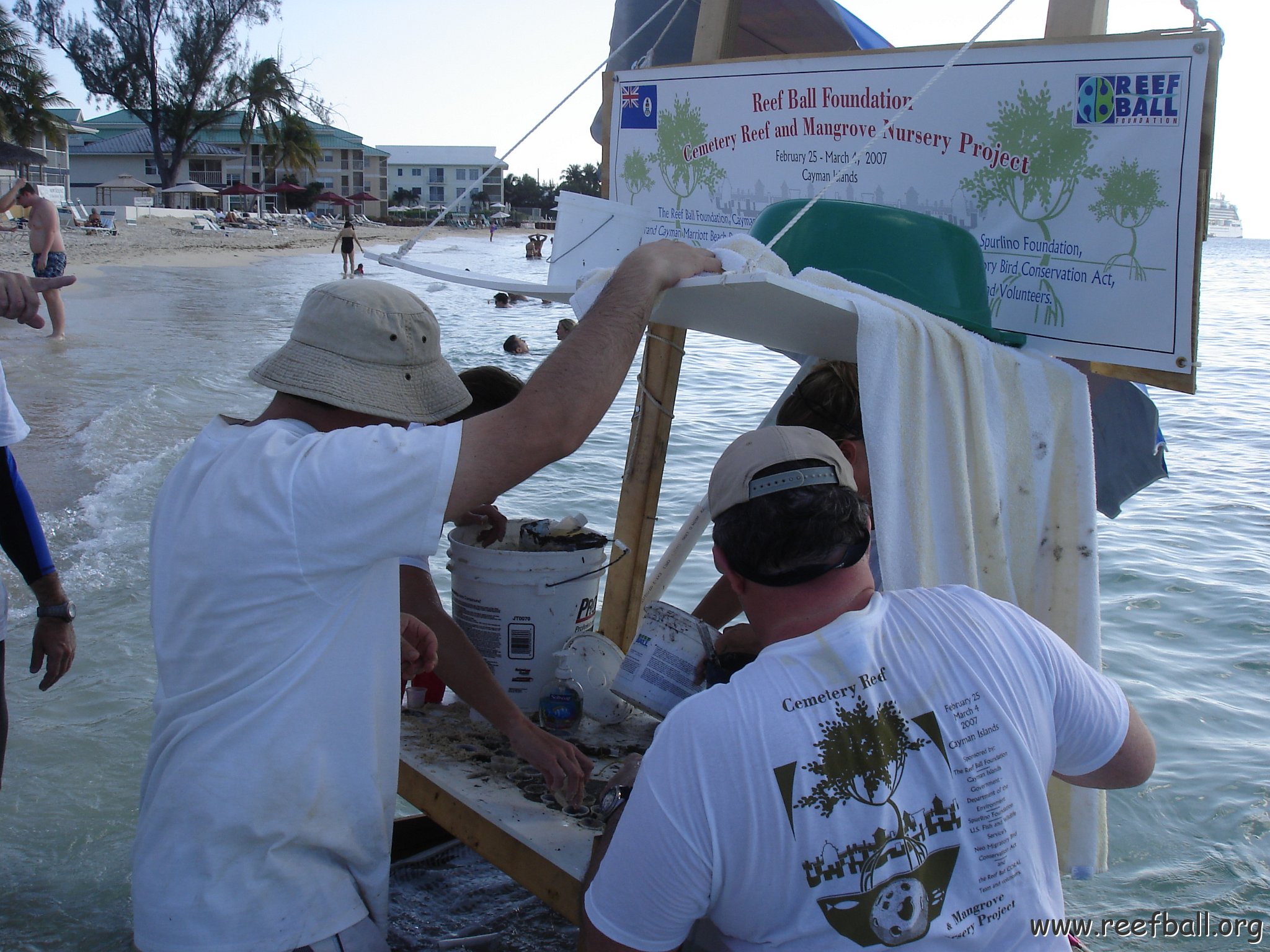 Larry_Grand_Cayman_070301 288 