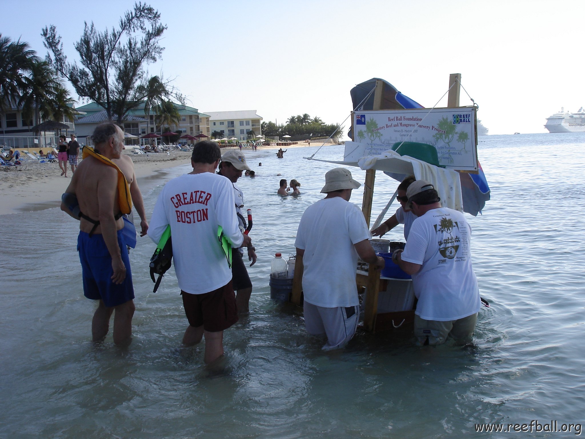 Larry_Grand_Cayman_070301 294 