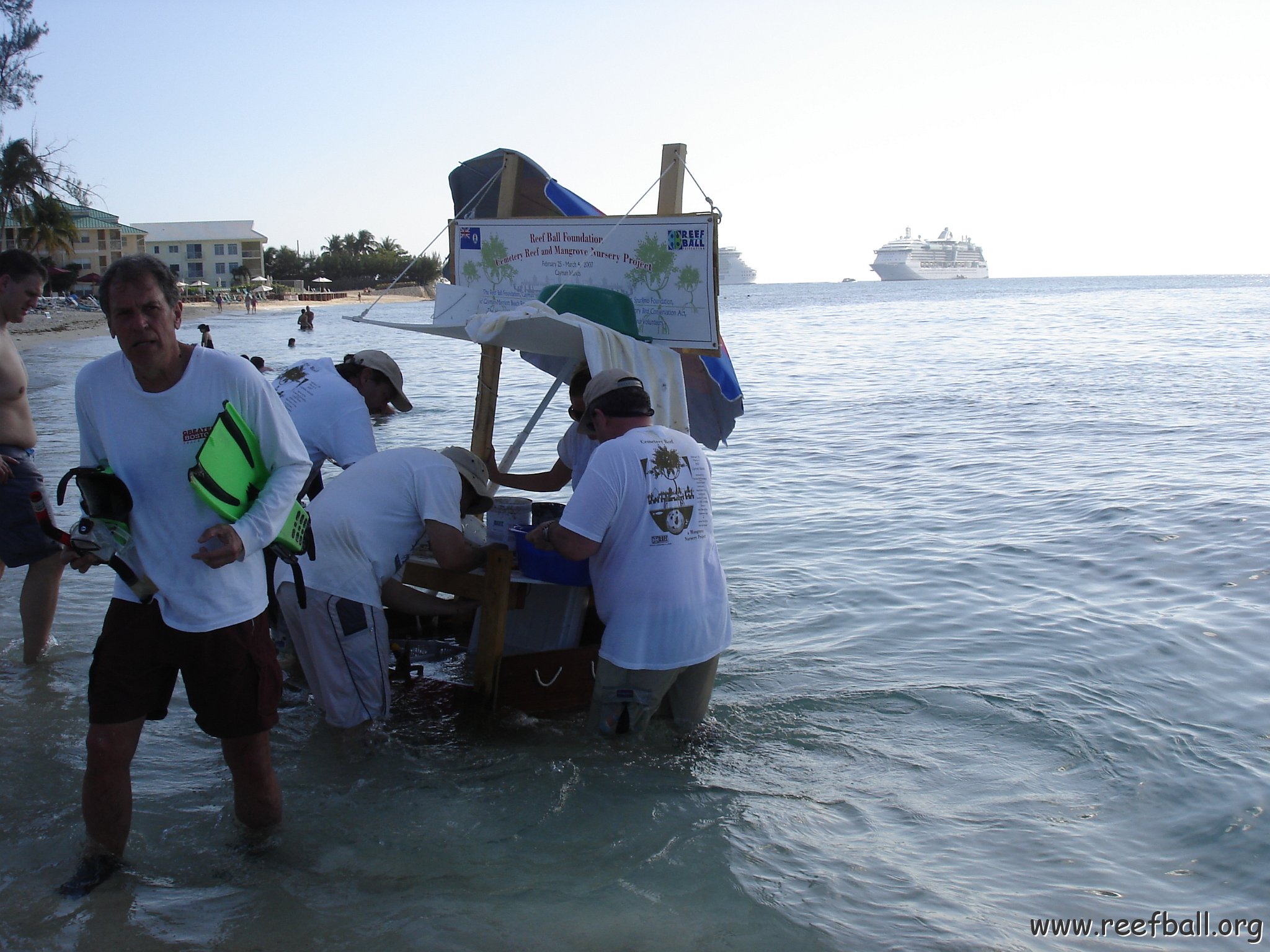 Larry_Grand_Cayman_070301 295 