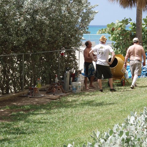 Dana_Grand_Cayman_070227 001 Dana_Grand_Cayman_070227 001