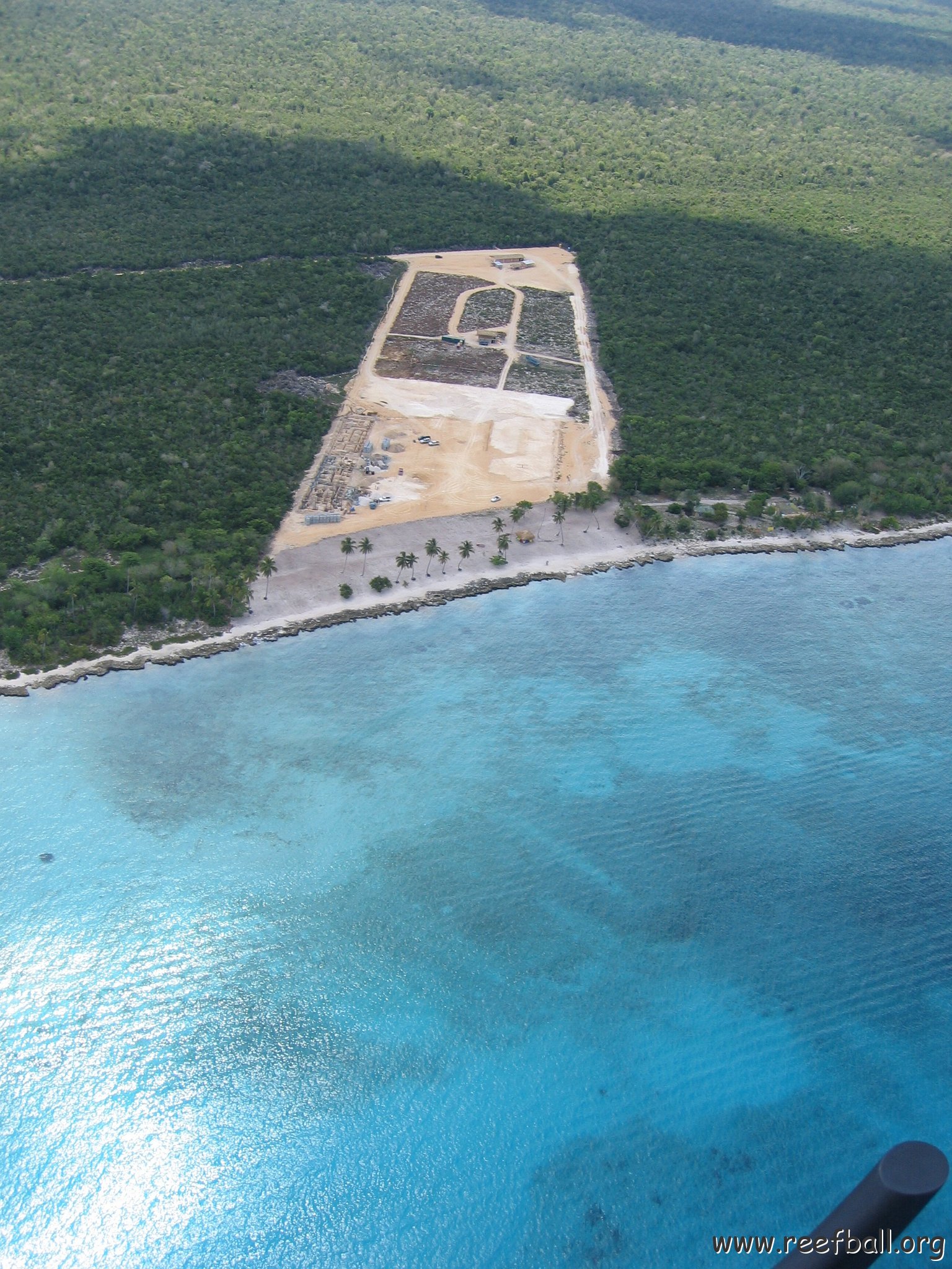 dominicanmay2007helosurveycanoladominicusiberostar 063