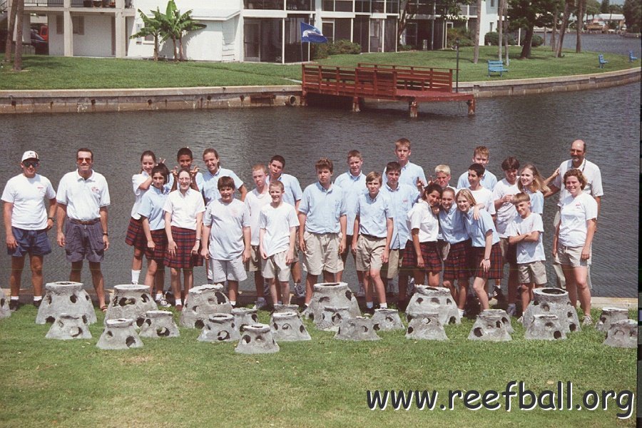 group_pic_with_reefs_at_st._raph_2000_2