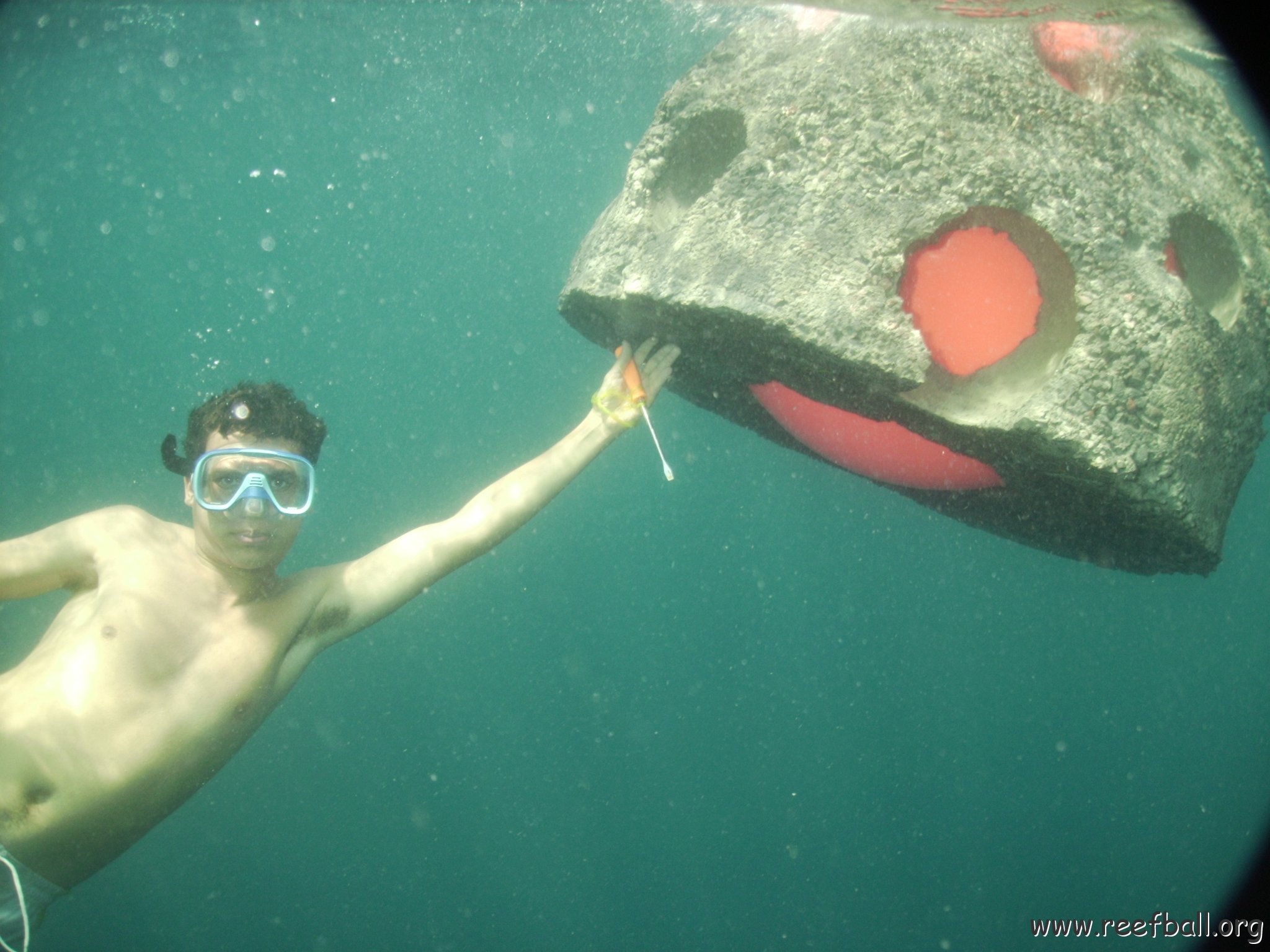 Reef Ball Guatemala Pana Divers 26 Feb. 06 067