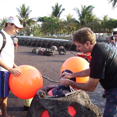 Reef Ball Guatemala Pana Divers 26 Feb. 06 016