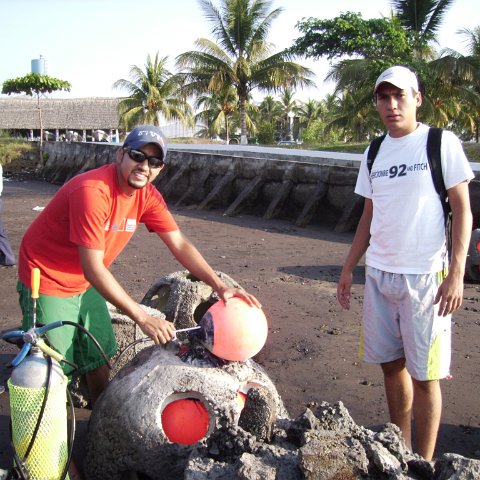 Reef Ball Guatemala Pana Divers 26 Feb. 06 026