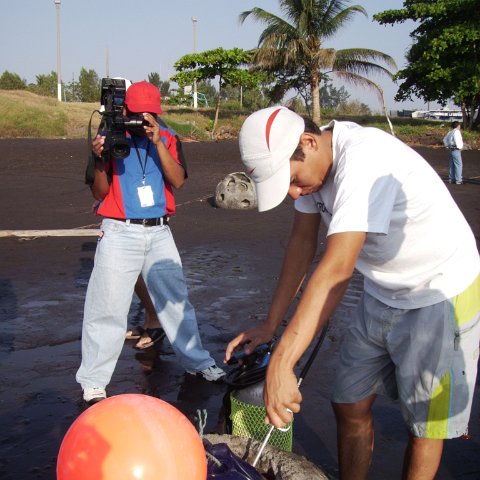 Reef Ball Guatemala Pana Divers 26 Feb. 06 032