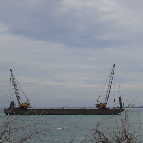 work barge arrives (3) work barge arrives (3)