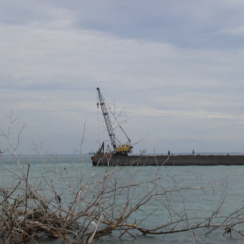 work barge arrives (4) work barge arrives (4)
