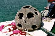 Katar da denize insan g�c� ile indirilmeyi bekleyen bir reef-ball