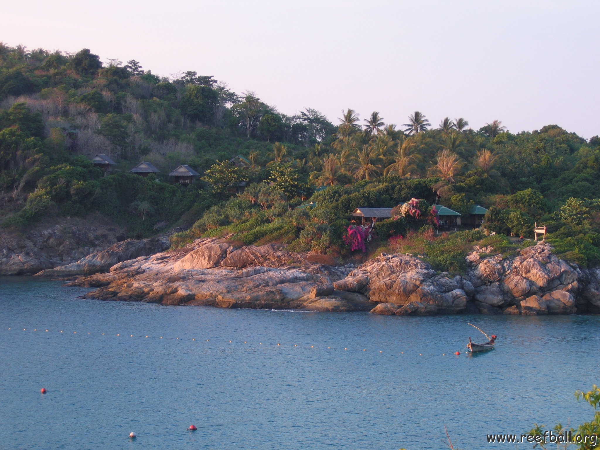 sunset_on_small_resort 