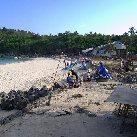 balls_on_beach1