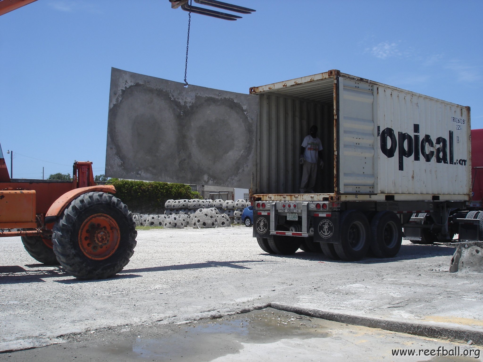 float - container ldg (11) 
