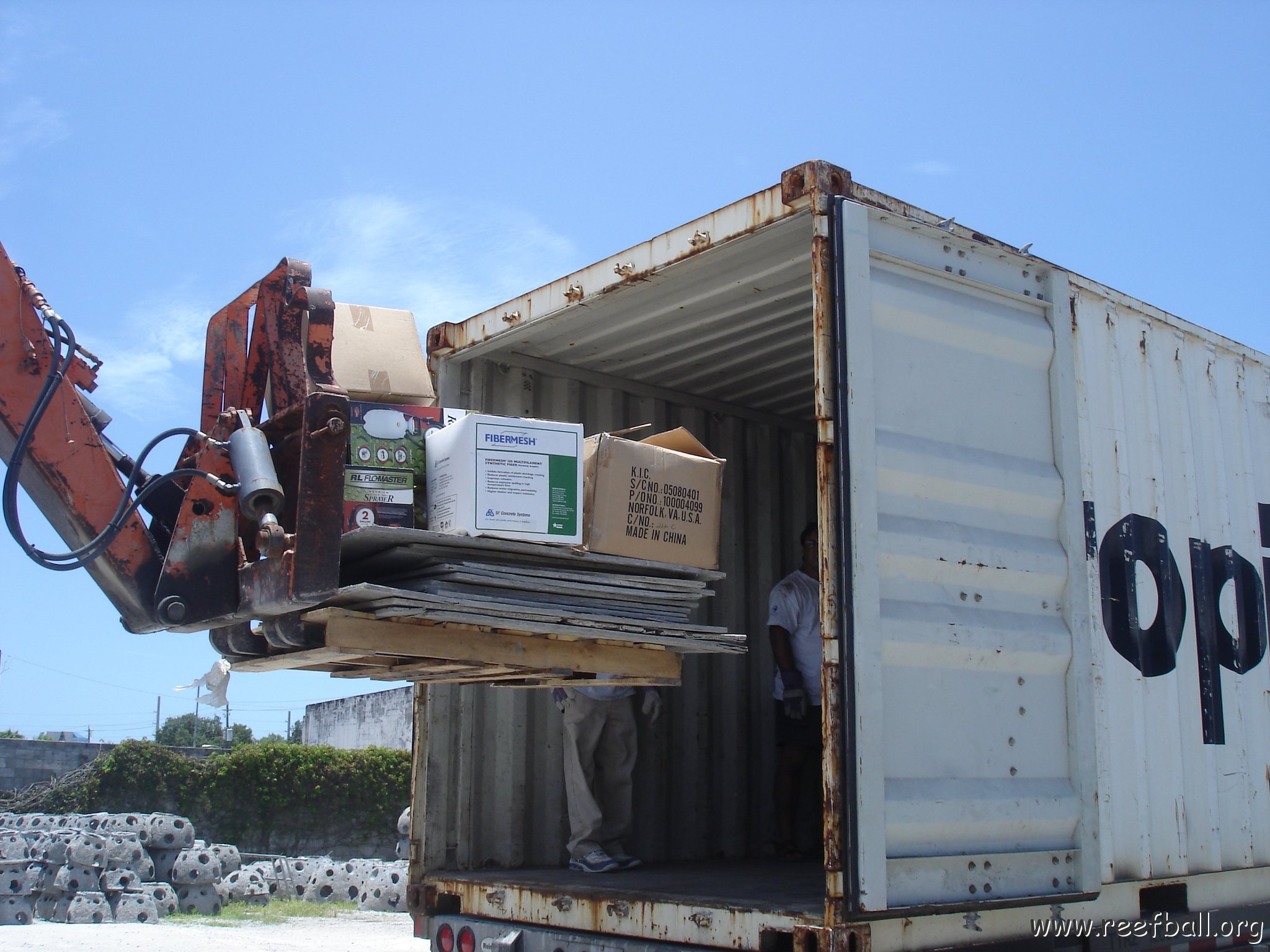 float - container ldg (17) 