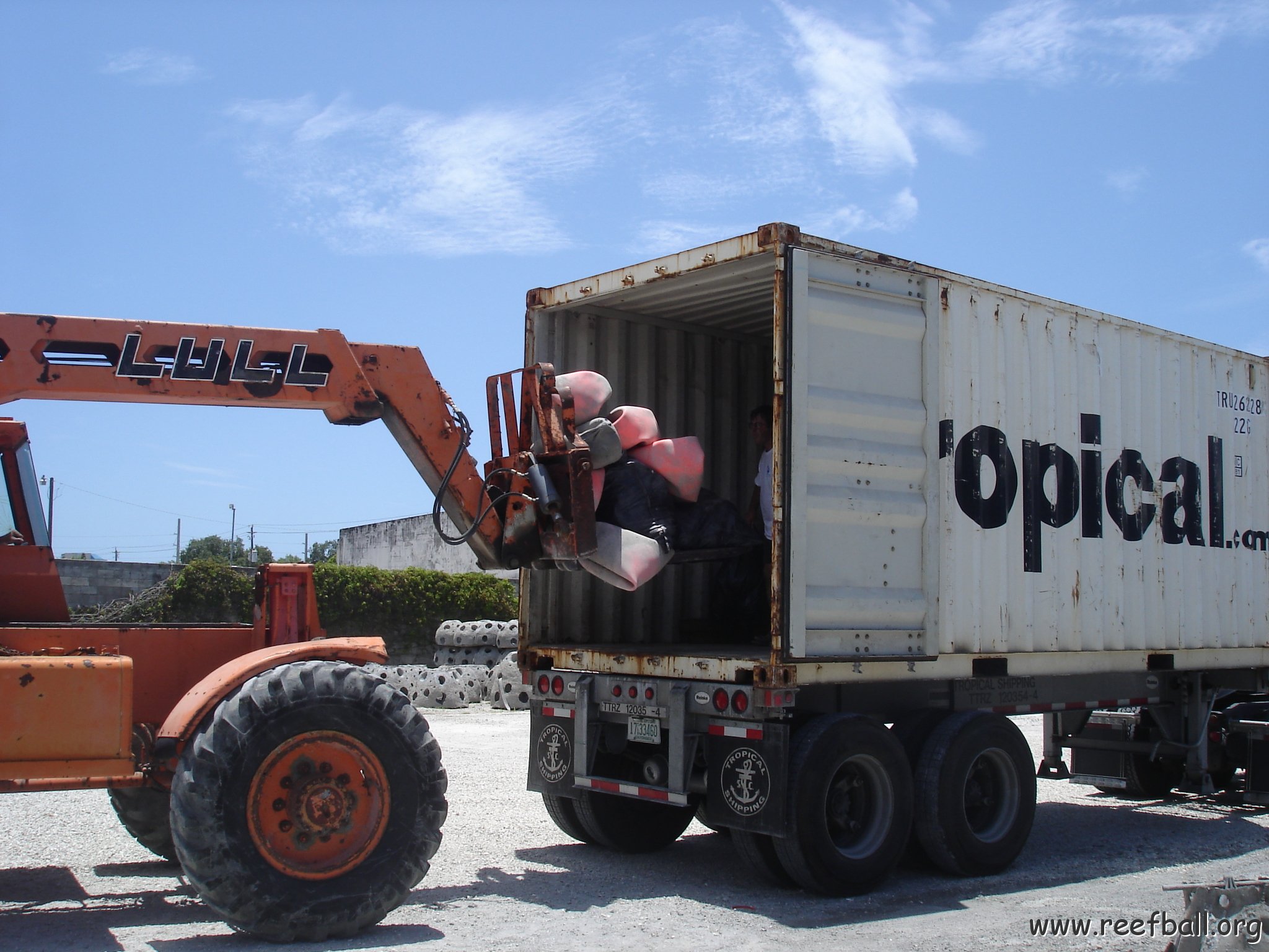 float - container ldg (18) 
