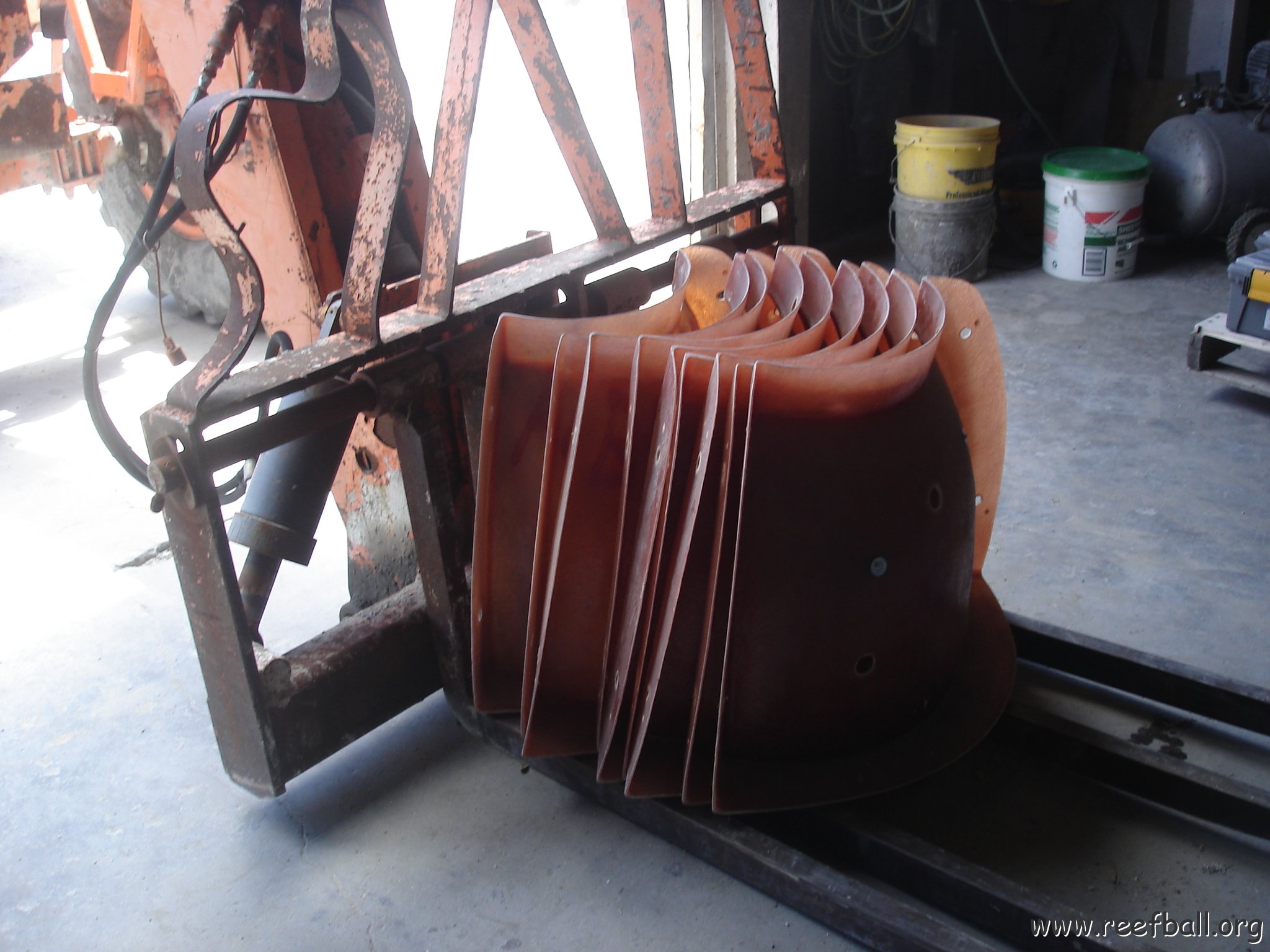 float - container ldg (20) 