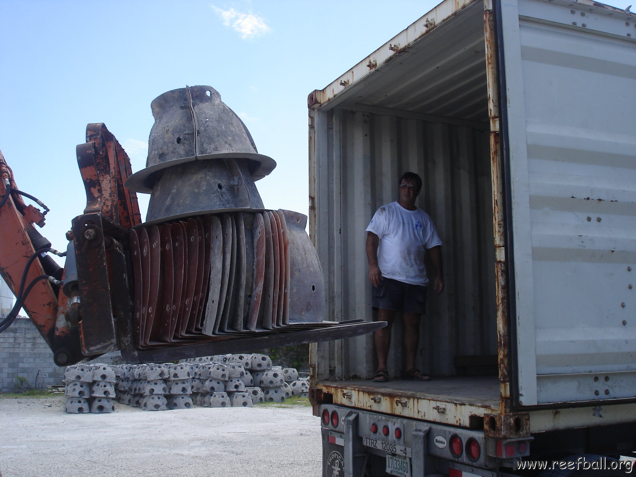 float - container ldg (21) 