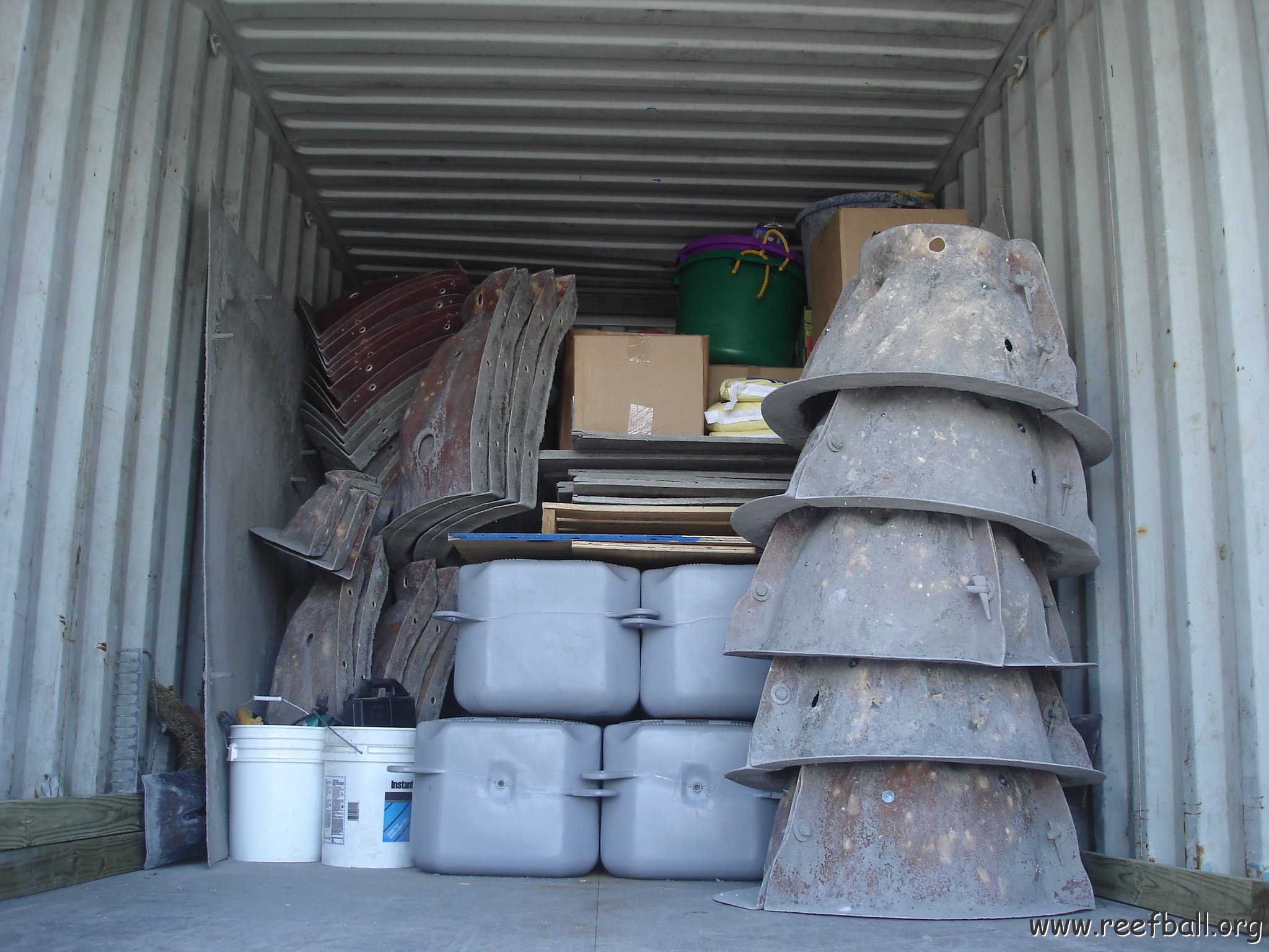 float - container ldg (22) 