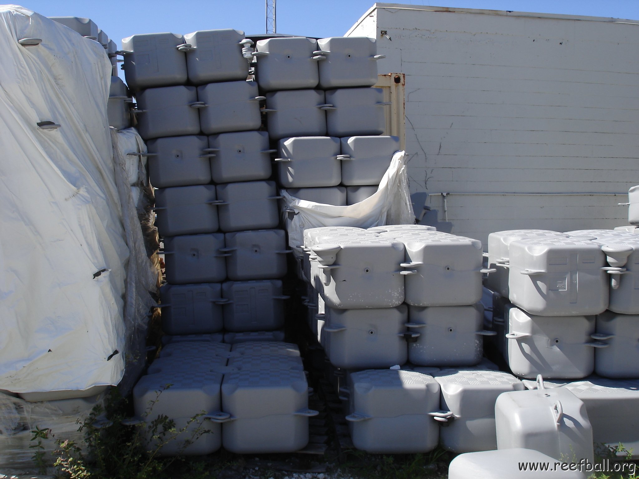 float - container ldg (6) 
