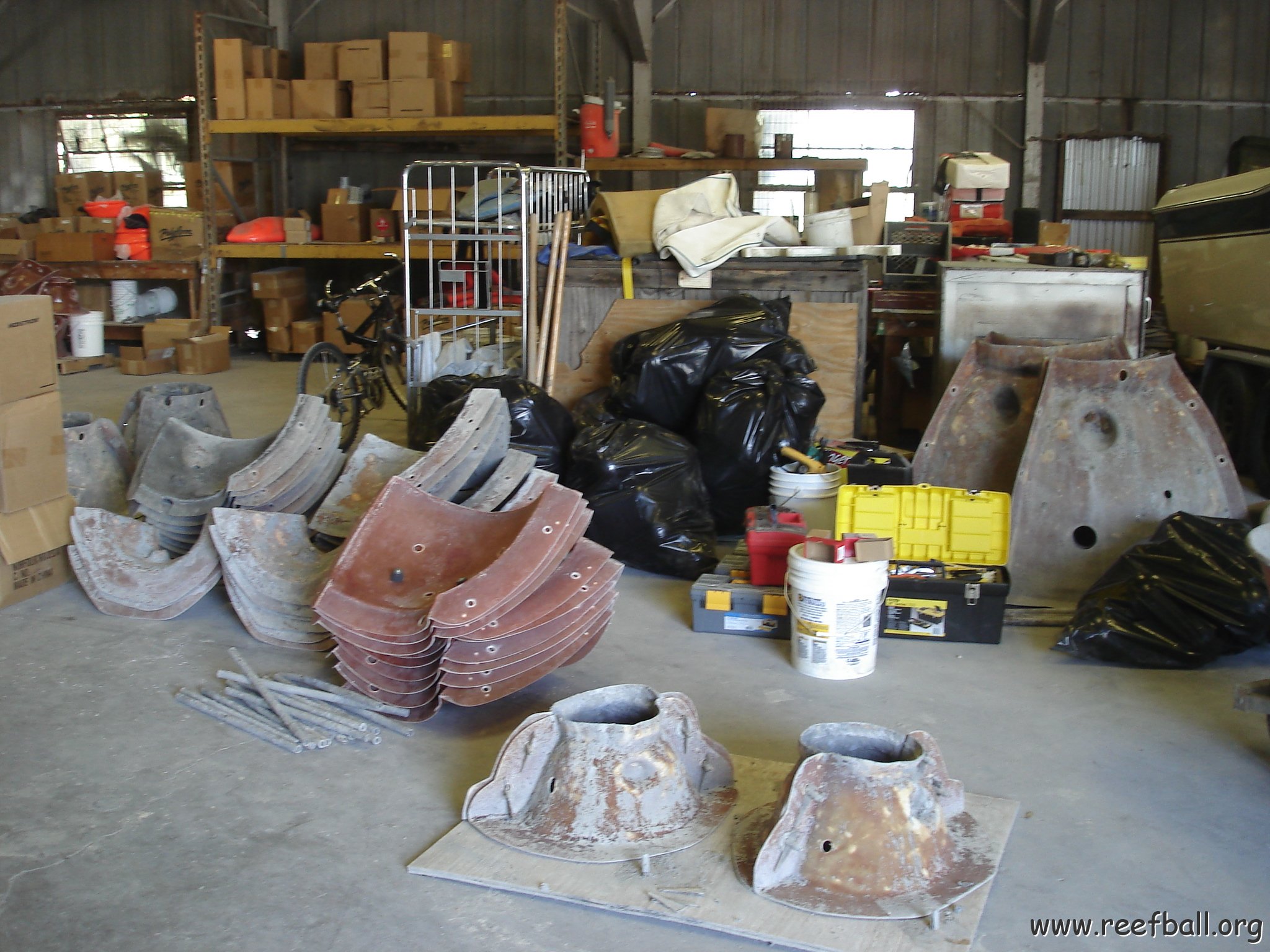 float - container ldg (7) 