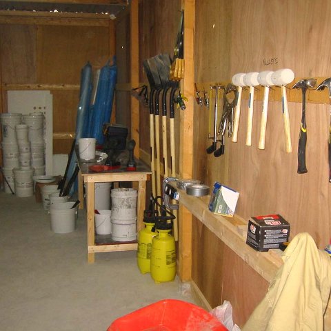 uae - tool shed1_25 aug 06 uae - tool shed1_25 aug 06